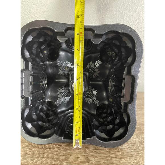 Nordic Ware Castle Bundt Cake Pan 10 Cup Cast Aluminum Mold Fantasy Design - Picture 5 of 15